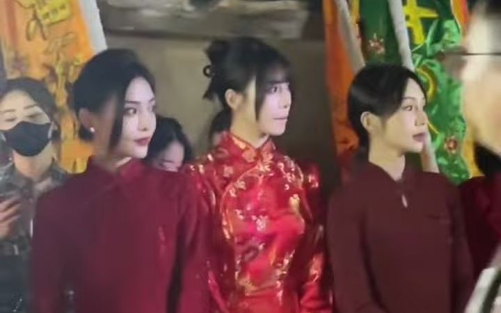 女子第一次参见潮汕营老爷,“时隔多年终于实现 很开心”,网友:这绝对是颜值天花板了哔哩哔哩bilibili