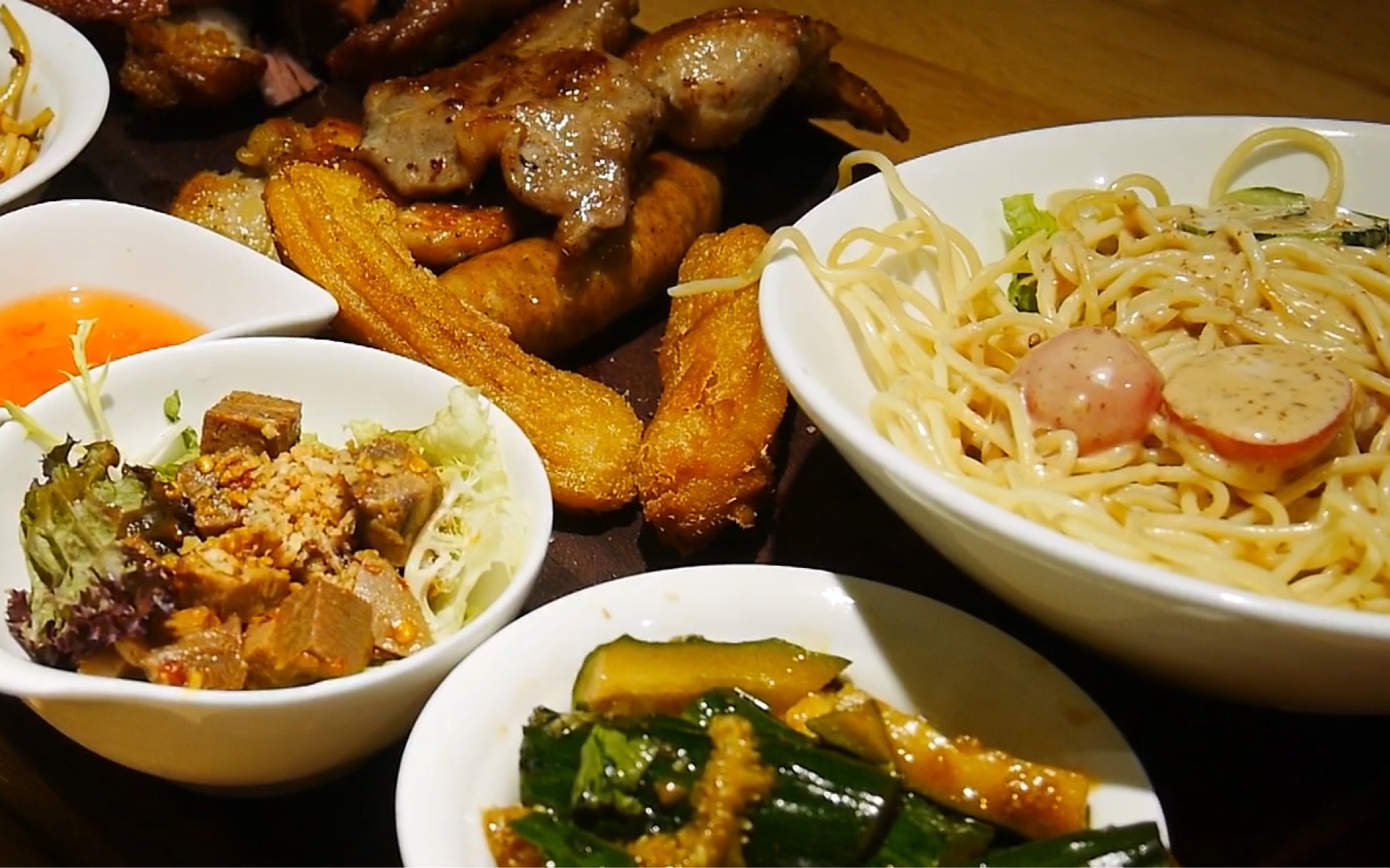 土豪肉食大餐,50cm菜板上菜的肉食拼盘,五斤肉,挑战你的胃,还有一斤