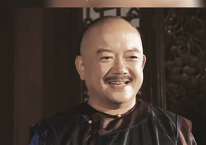 王刚老师演的和珅,简直跟走出来的一样,当宠臣可以无术,但不能不博.