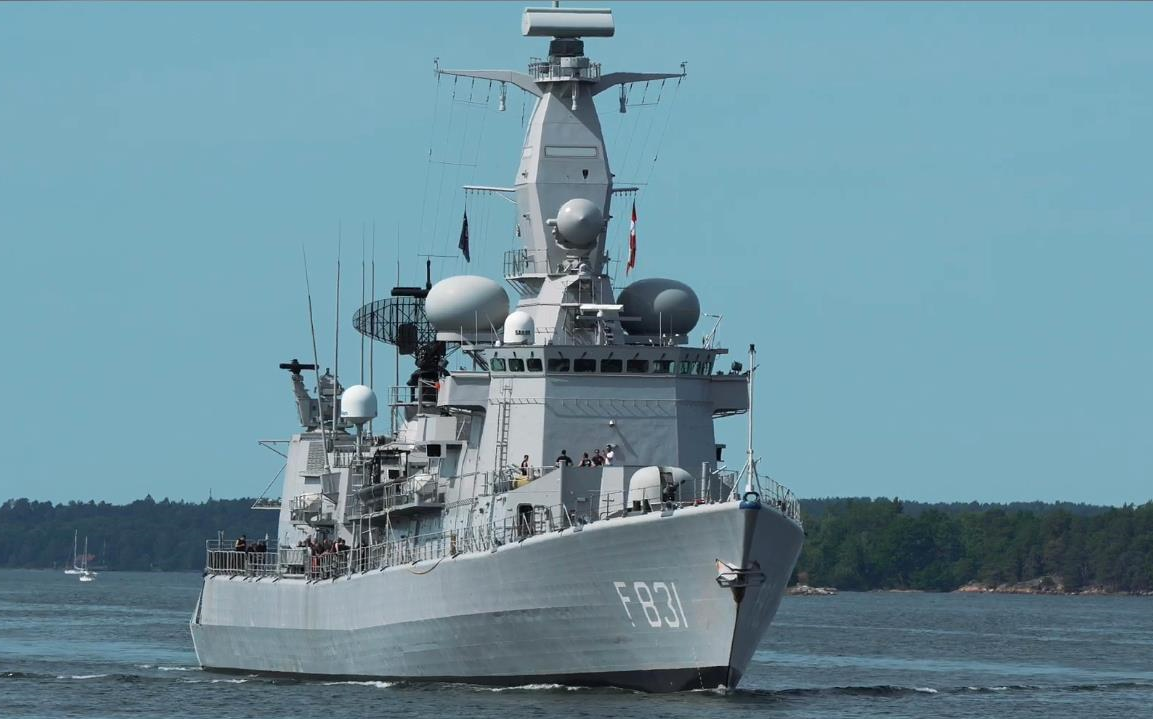【荷兰皇家海军】卡雷尔·多尔曼级护卫舰"范.