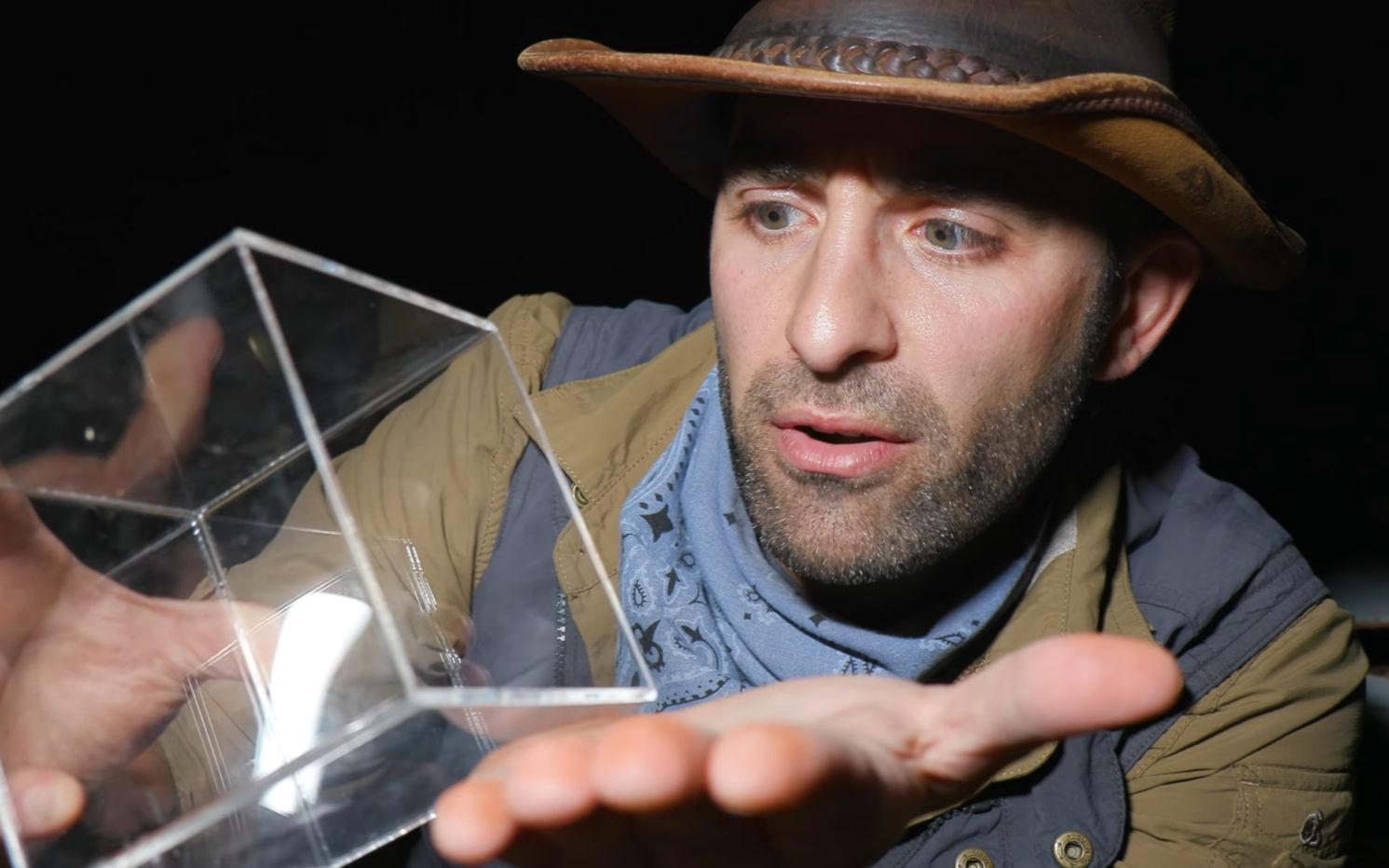 作死狼叔:挑战黑寡妇蜘蛛,你知道有多刺激吗!