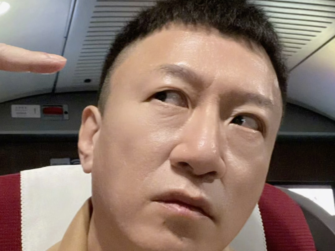 孙红雷让黄磊做"赛螃蟹",谢娜不懂是什么