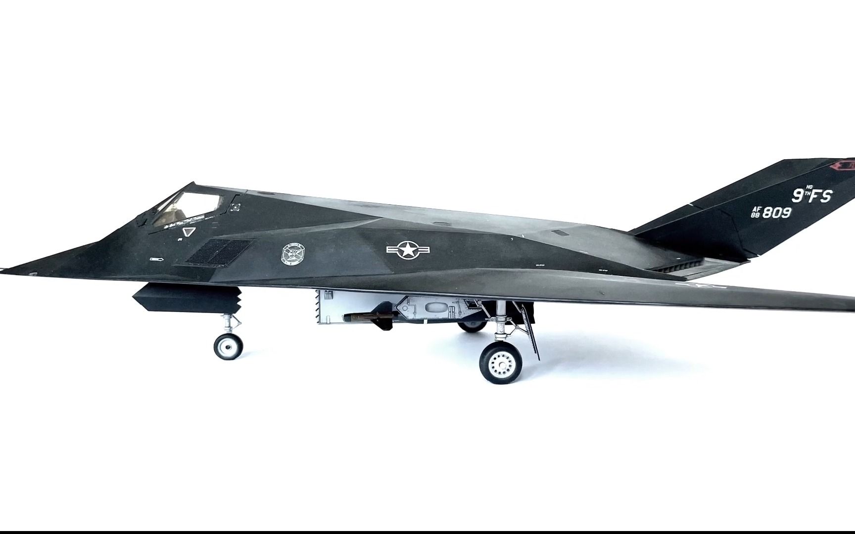 [图]爱德美 Academy 1/48 F-117 Nighthawk 夜鹰隐身战斗机模型制作视频