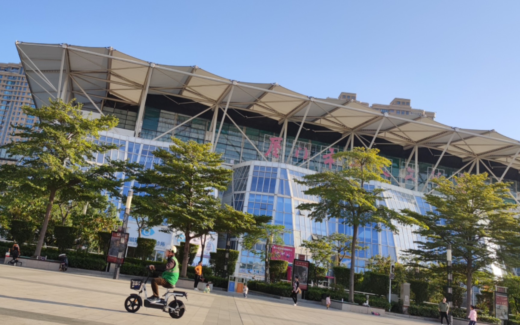 到市工人体育馆(宫)建筑群,第一次转转,看看了