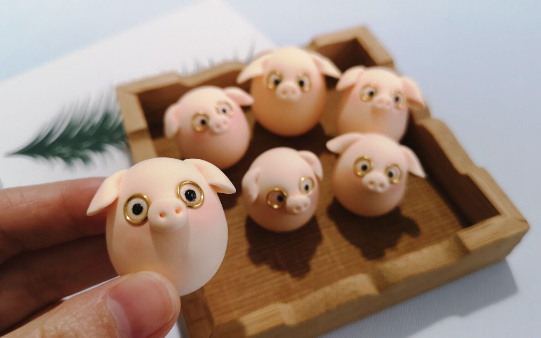 可爱的粘土小猪,做法超级简单,快来捏一窝送朋友吧