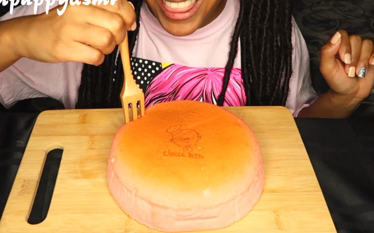 hushpuppy ☆ 古早味日本芝士蛋糕 asmr食音咀嚼音_哔哩哔哩 (゜