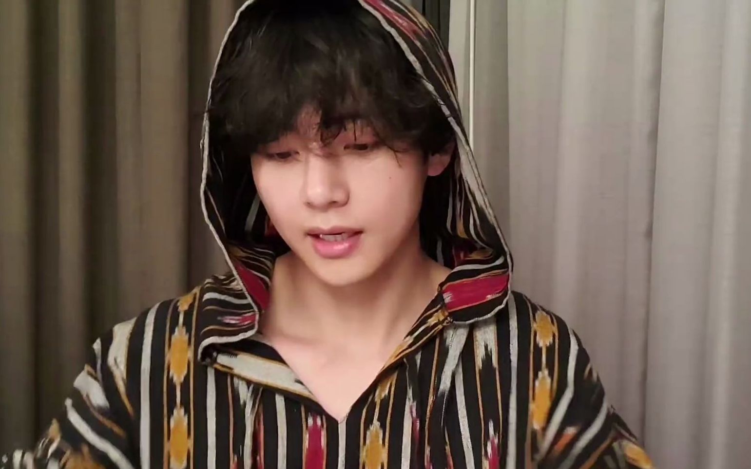 金泰亨211128嗲死人的泰泰mic直播防弹少年团