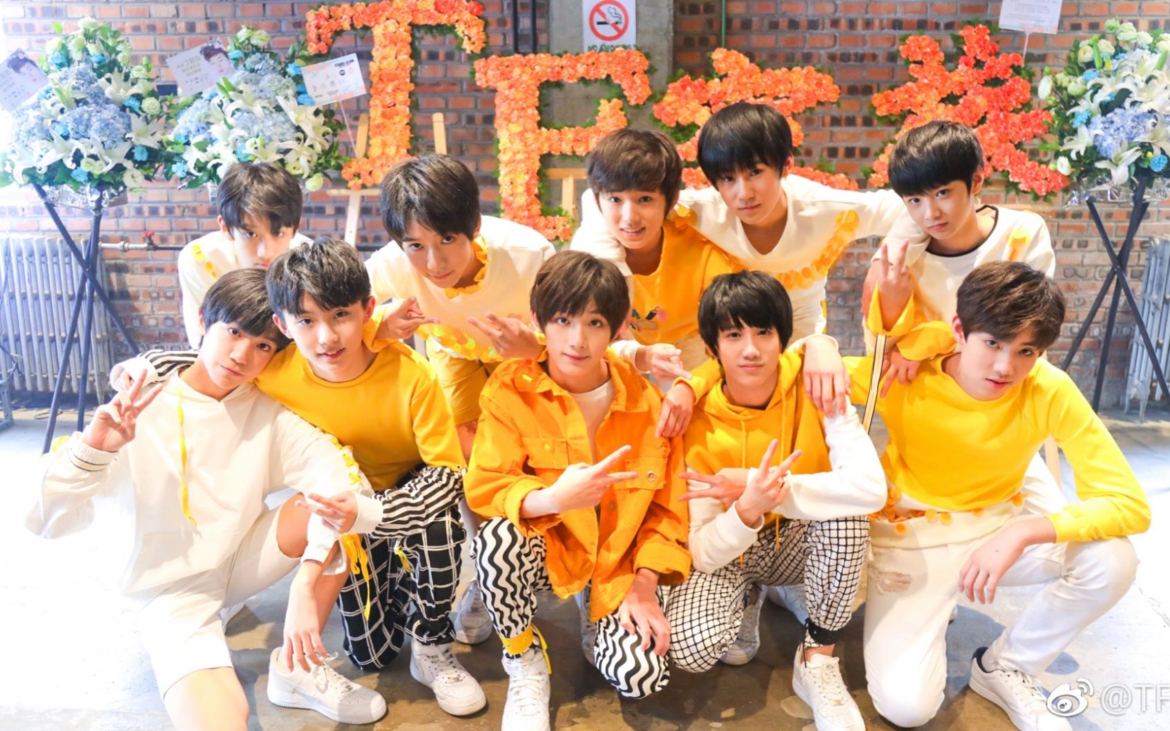 繁体字幕tf家族练习生介绍视频