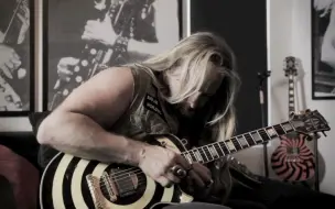 Download Video: Zakk Wylde - Crazy Train Solo