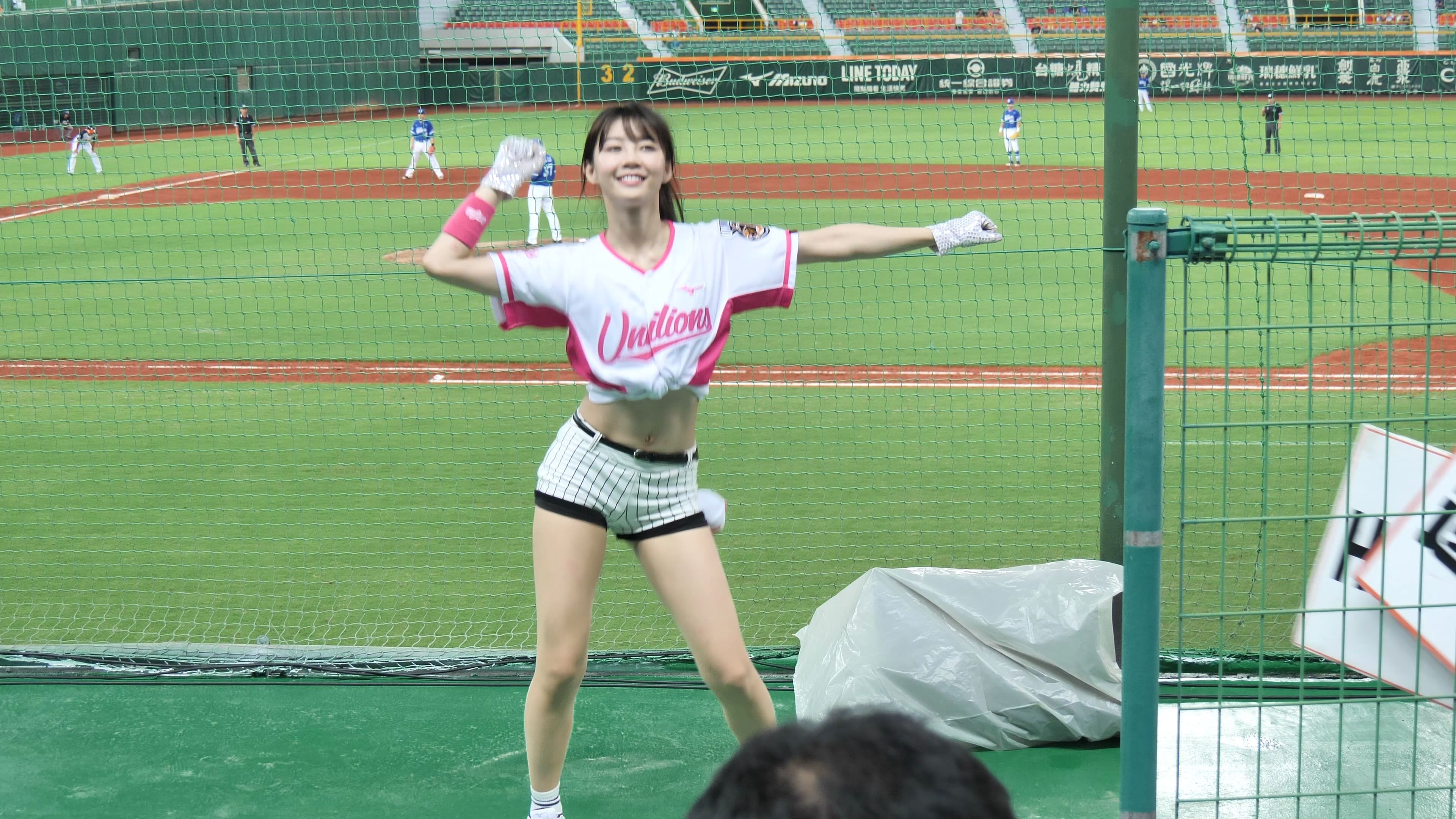 上海哔哩哔哩 台湾 富邦 vs 统一 啦啦队 宅舞 应援团 棒球 yuri陈怡