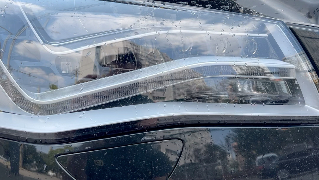 奥迪a8l 泪眼大灯