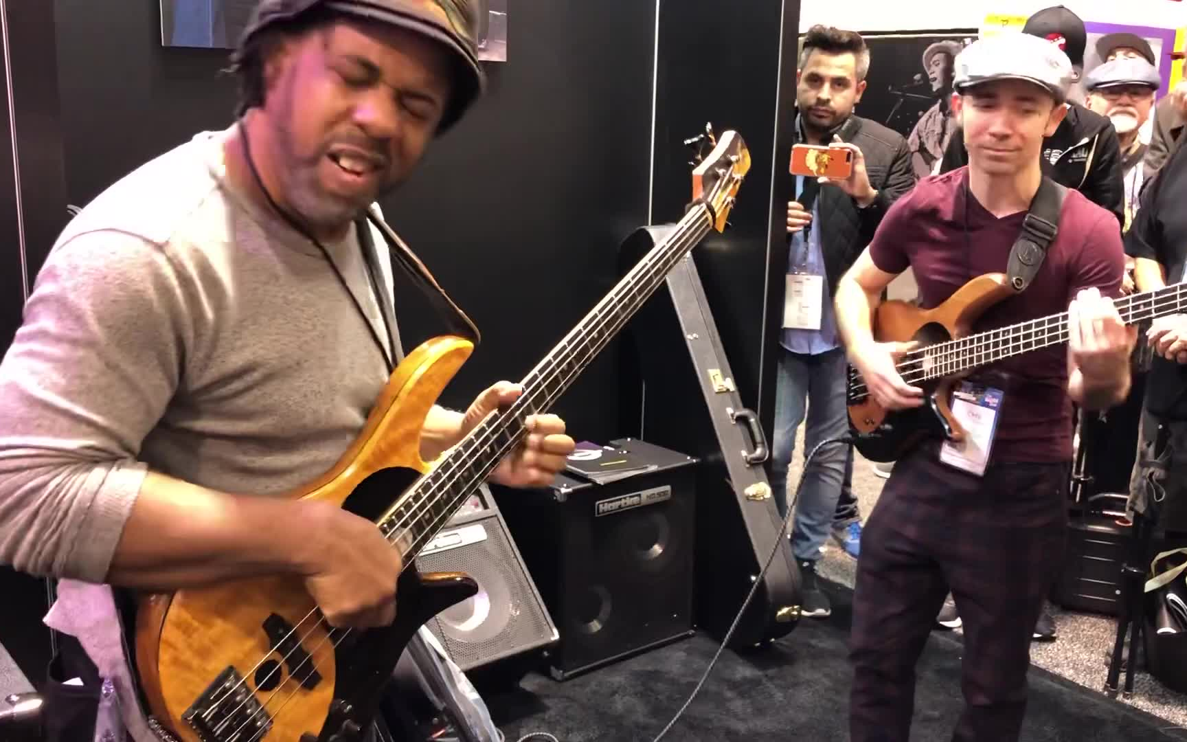 NAMM乐展新鲜出炉!伍爷带给你超长超爽的即兴合奏!Victor Wooten NAMM Show 2020哔哩哔哩bilibili