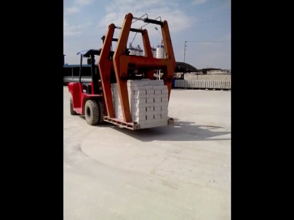 蒸养砖抱砖机装车 全自动水泥砖夹砖机装车视频
