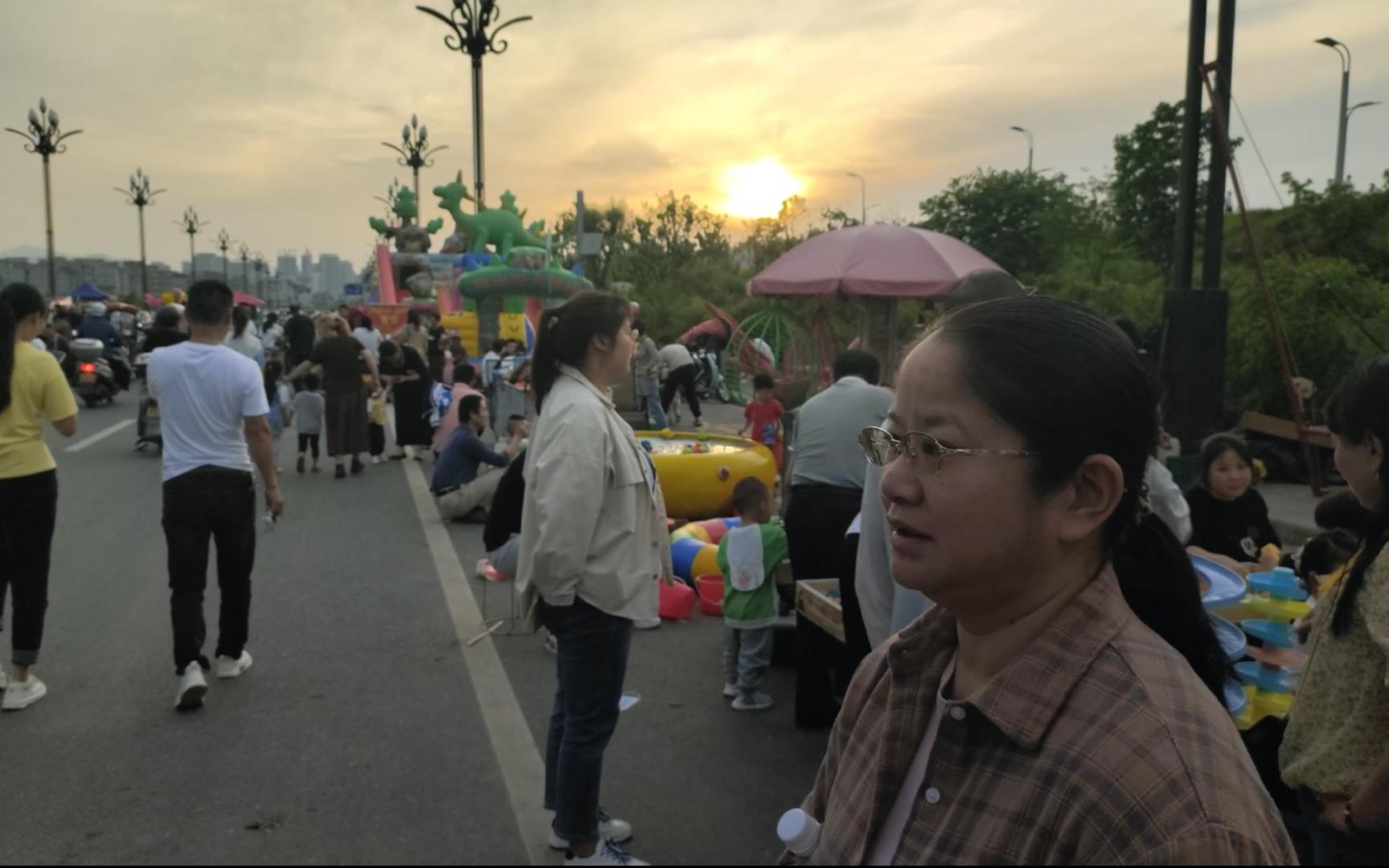 安康市汉滨区隐藏在桥下河边的夜市集市哔哩哔哩bilibili