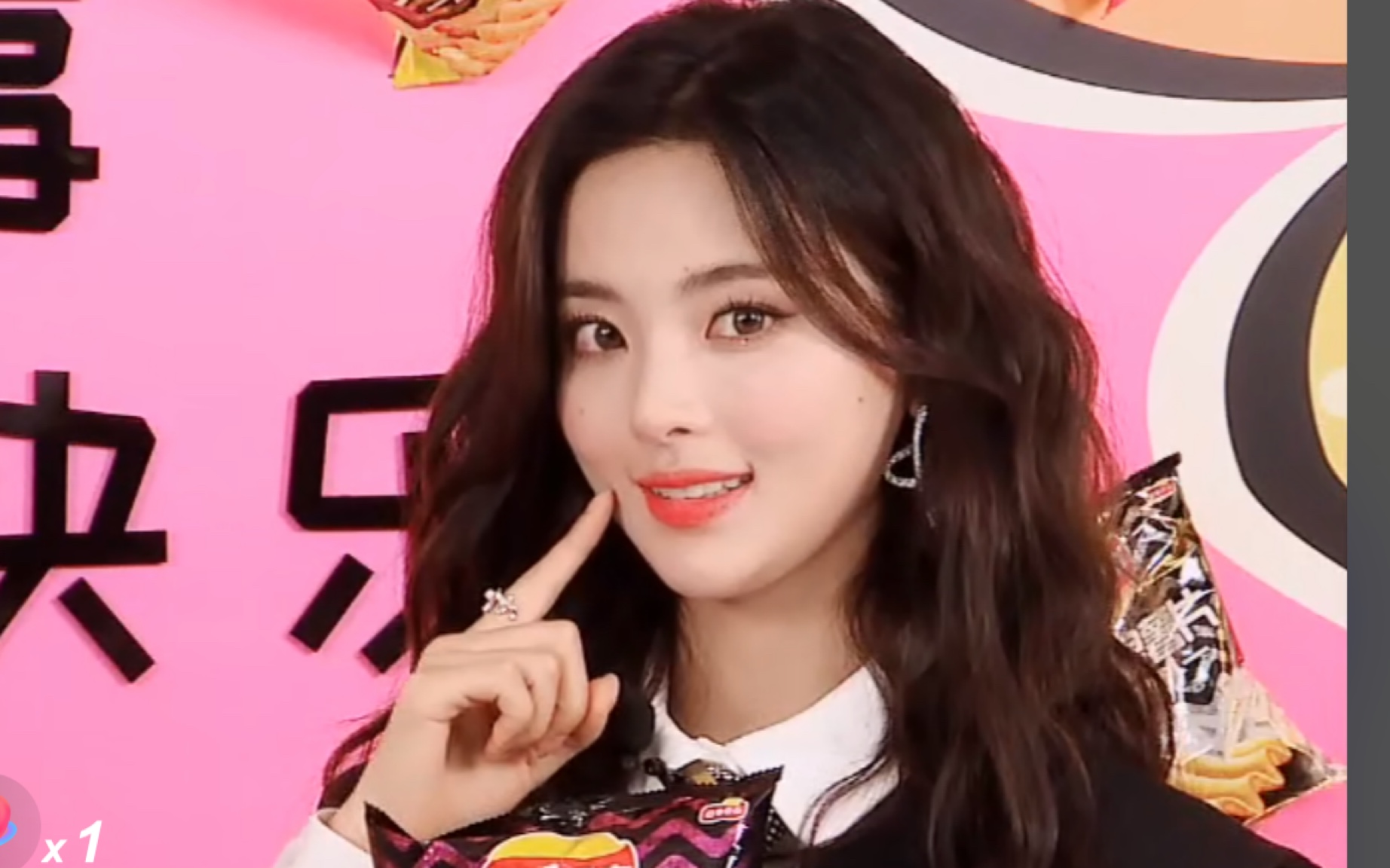 假笑女孩杨超越可爱五连拍