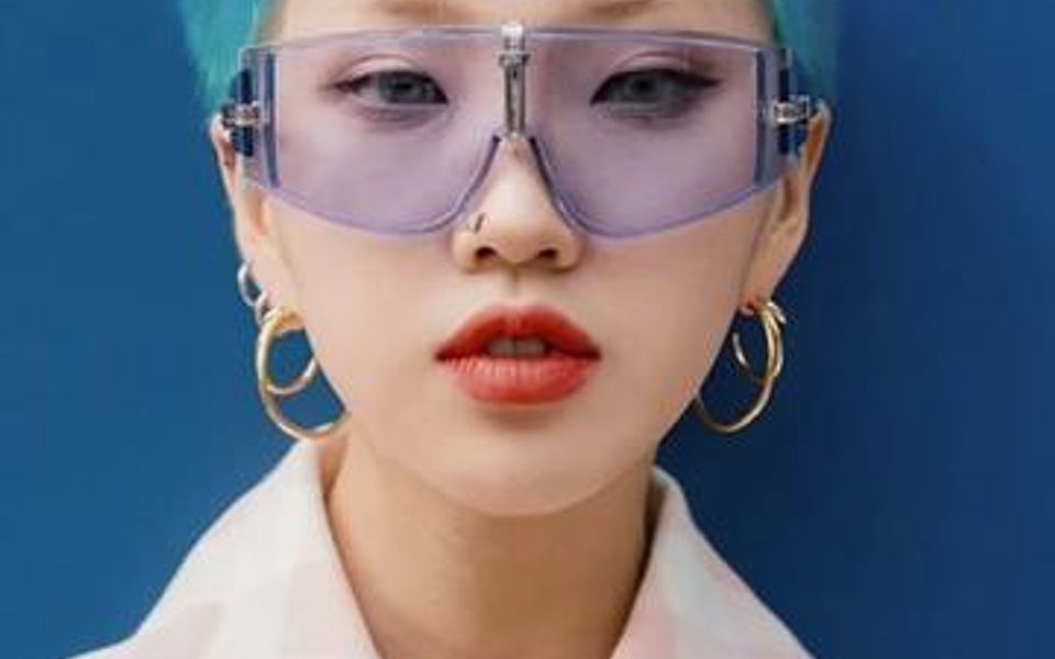 博主nara来自韩国身高153cm气场1米8她的穿搭风格以街头混搭风为主