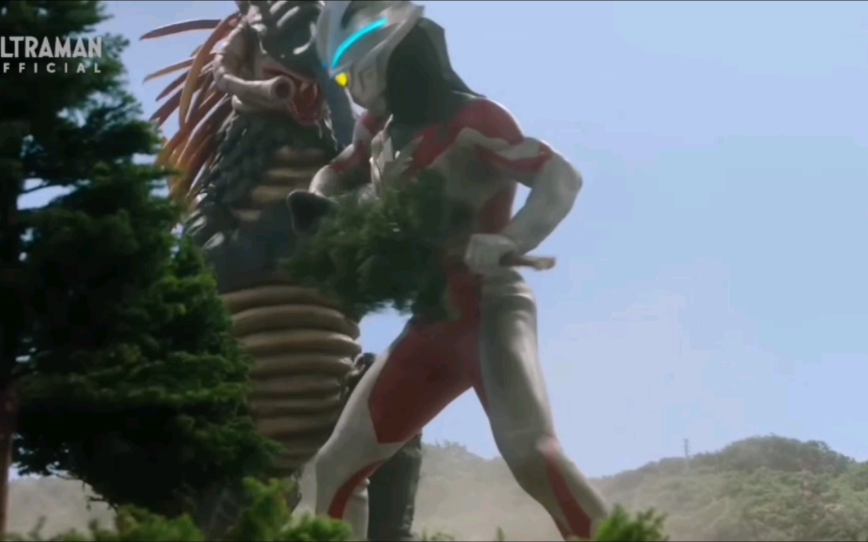 与比机器人联手救下悠机器人【亚刻奥特曼第二集】