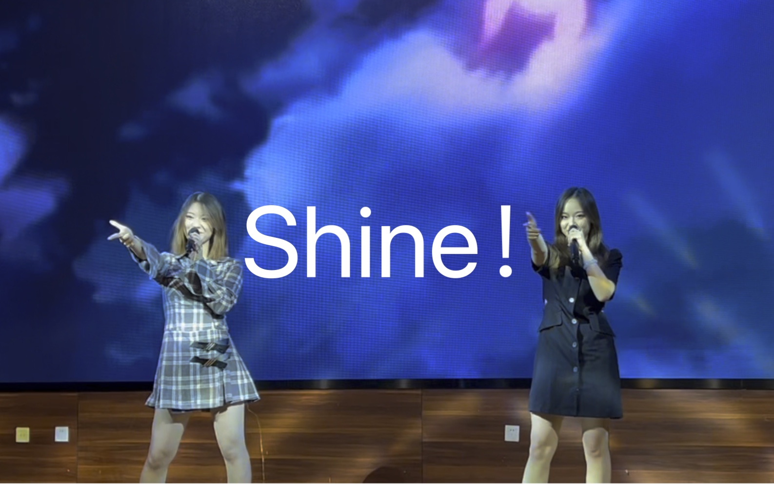 [图]Shine we are/尽情享受站在舞台上闪闪发光的时刻吧~