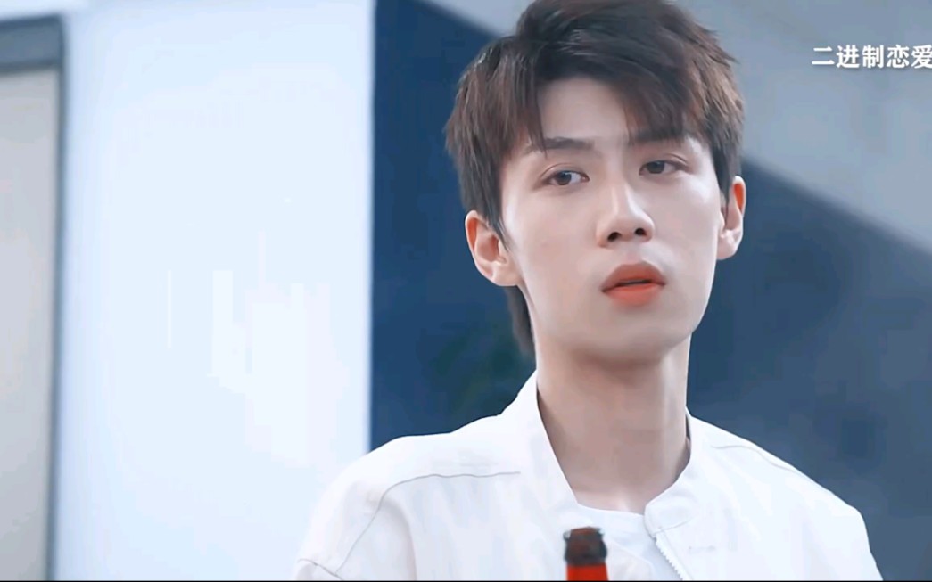 电视剧二进制恋爱又是情痴男主青梅竹马要去法国害怕