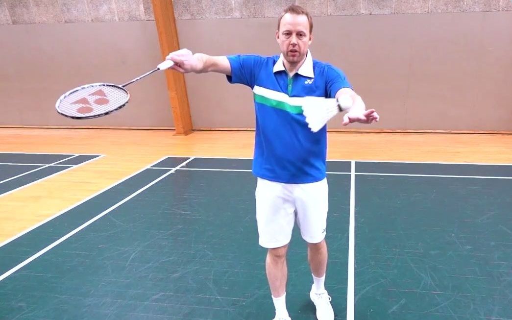 羽毛球技巧如何学习旋转发球羽毛球