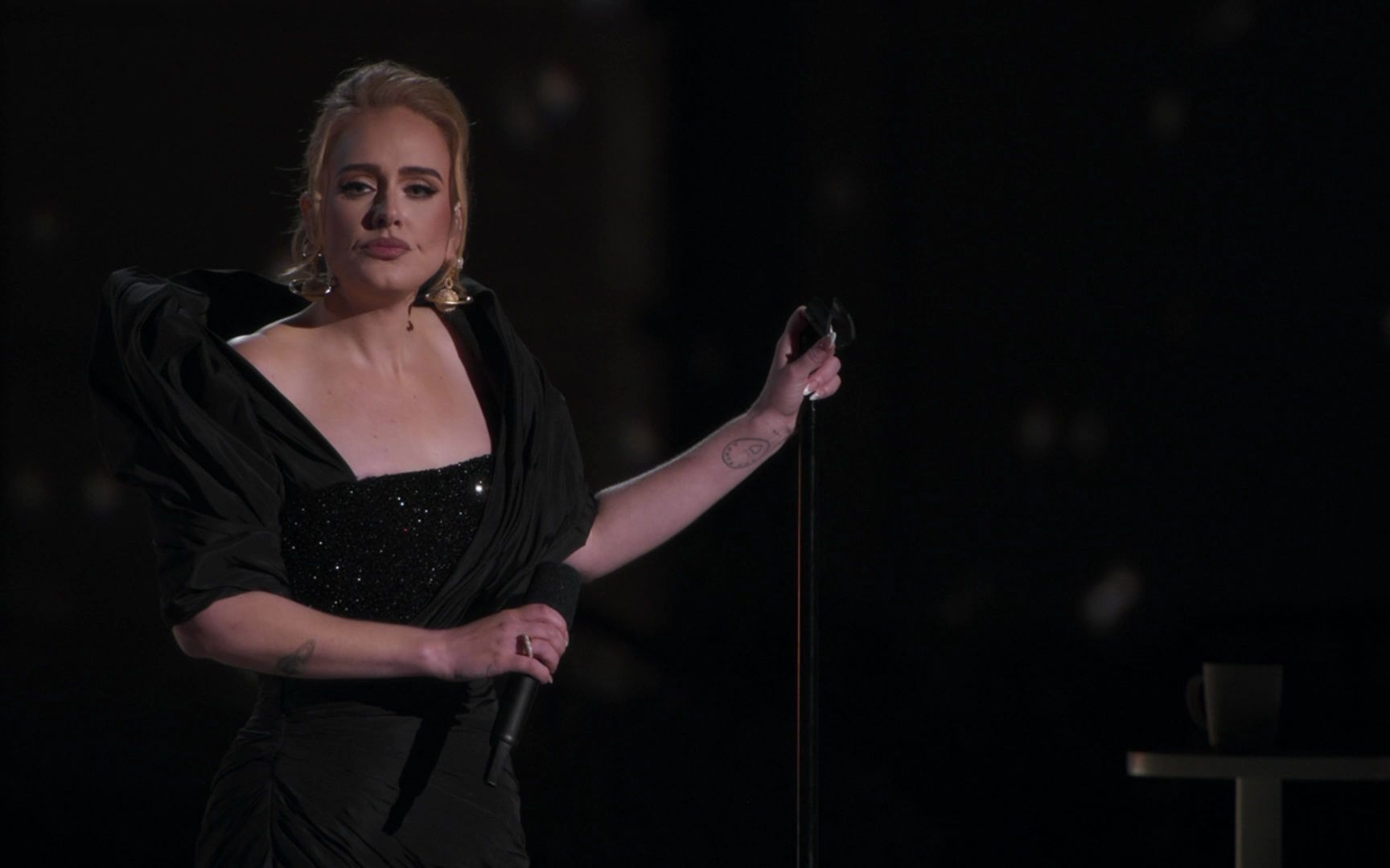 [图][Adele] Love Is A Game (live at Griffith Observatory) 中英字幕