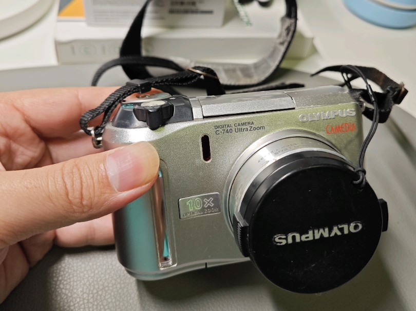 奥林巴斯c-740,换外壳电池盖,闪光灯盖不严,镜头清灰,这个电池盖感觉