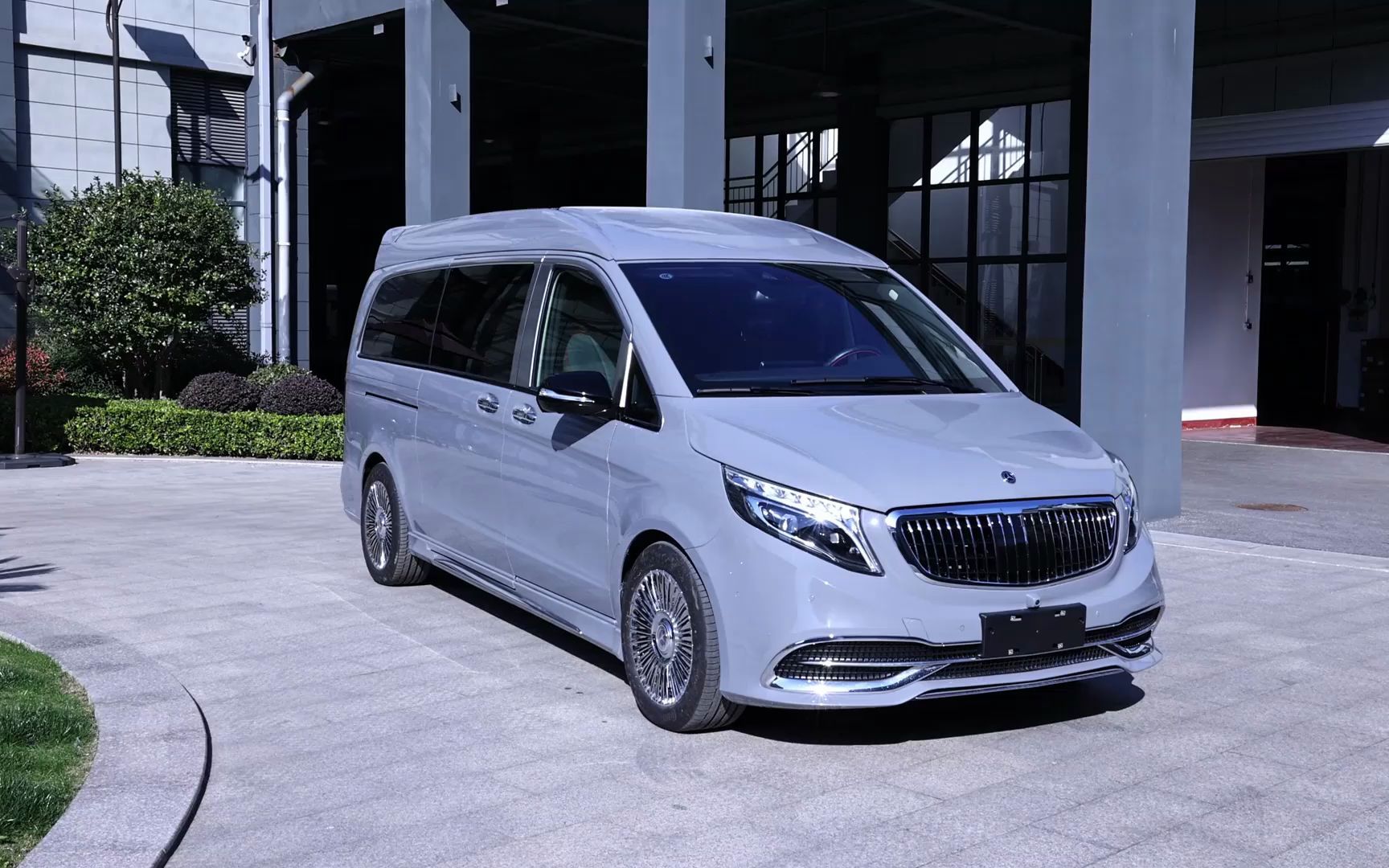 v260改装迈巴赫版,水泥灰配色让人眼前一亮!