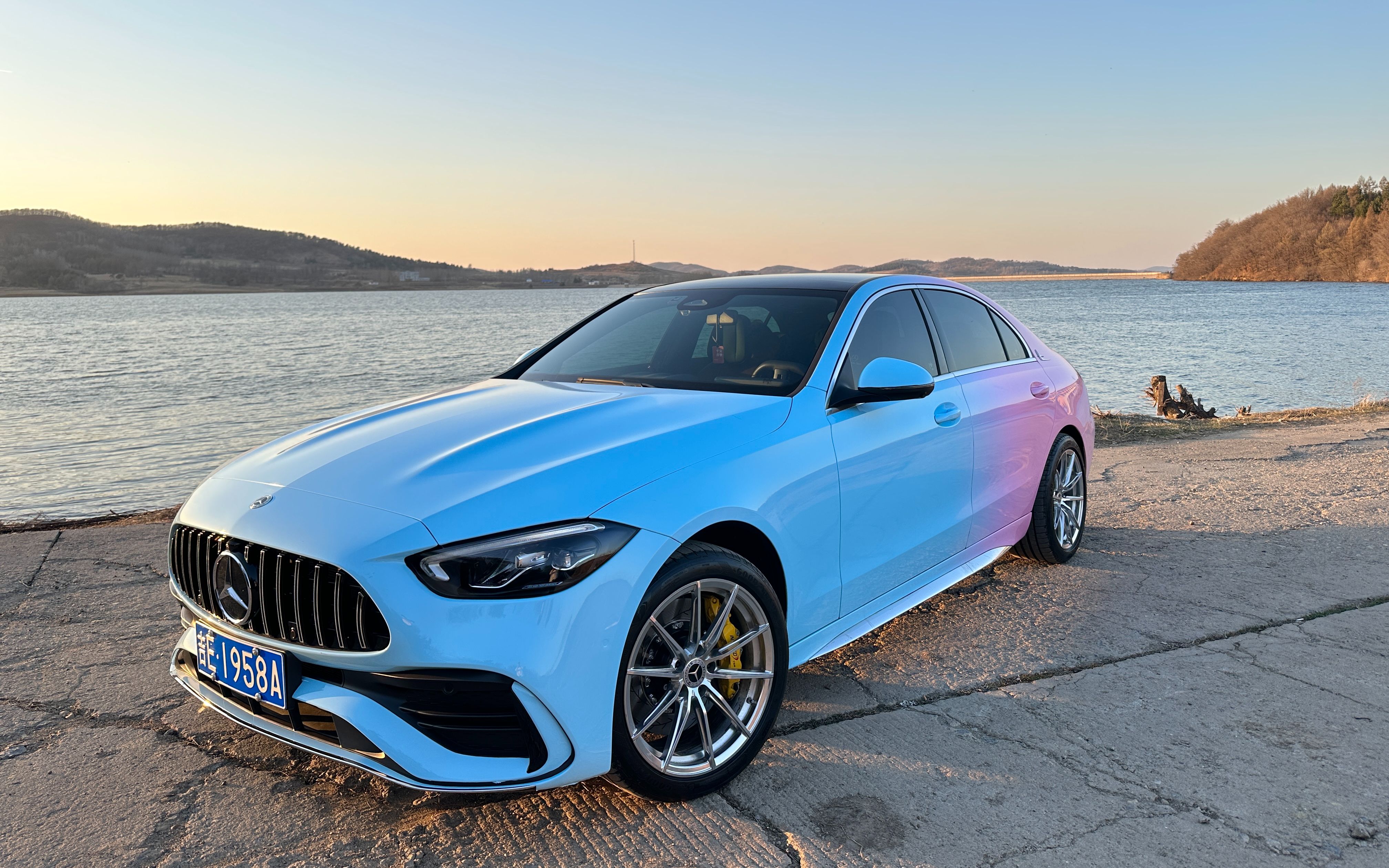 奔驰新c蓝粉渐变