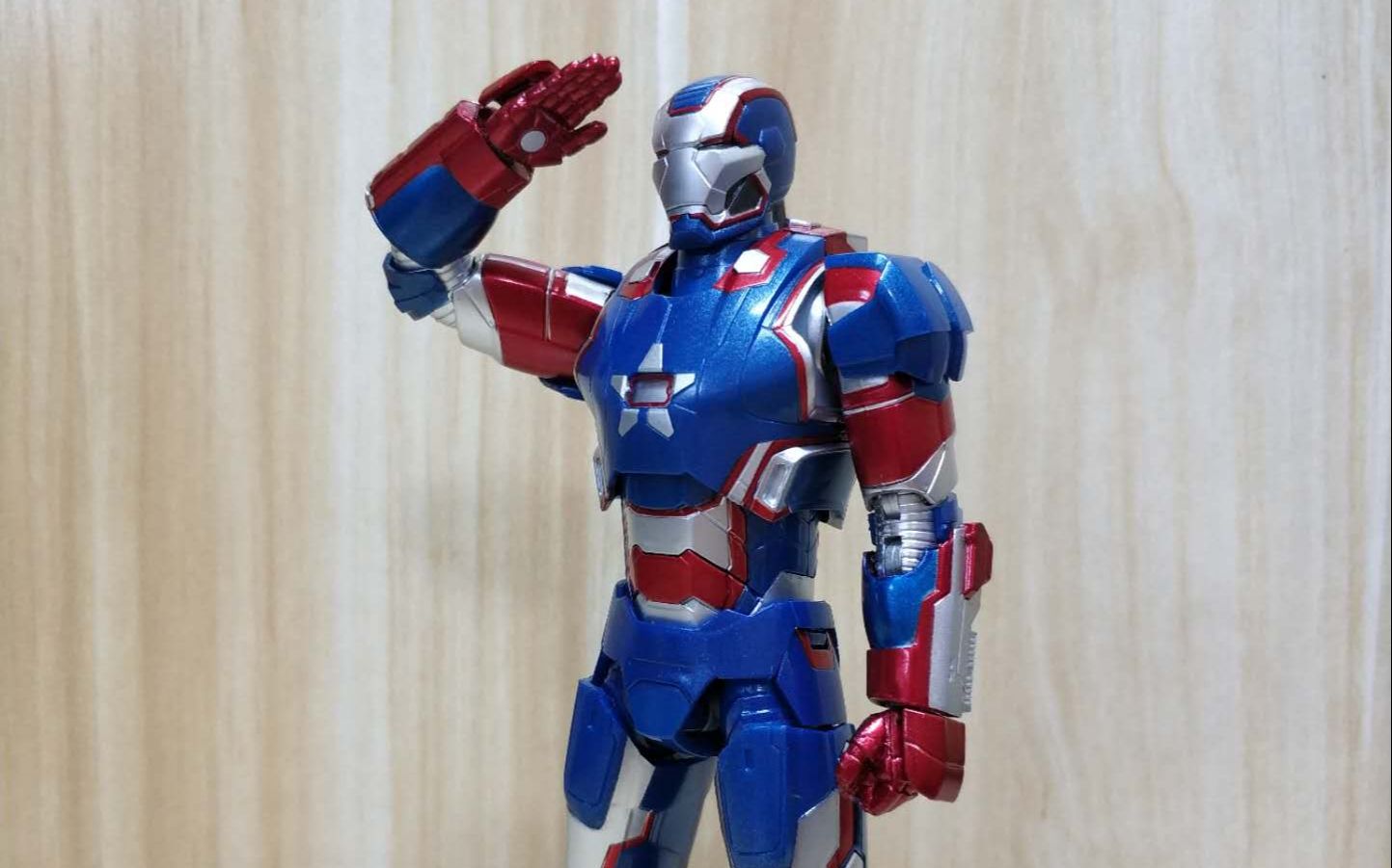 钢铁侠3万代shf战争机器钢铁爱国者