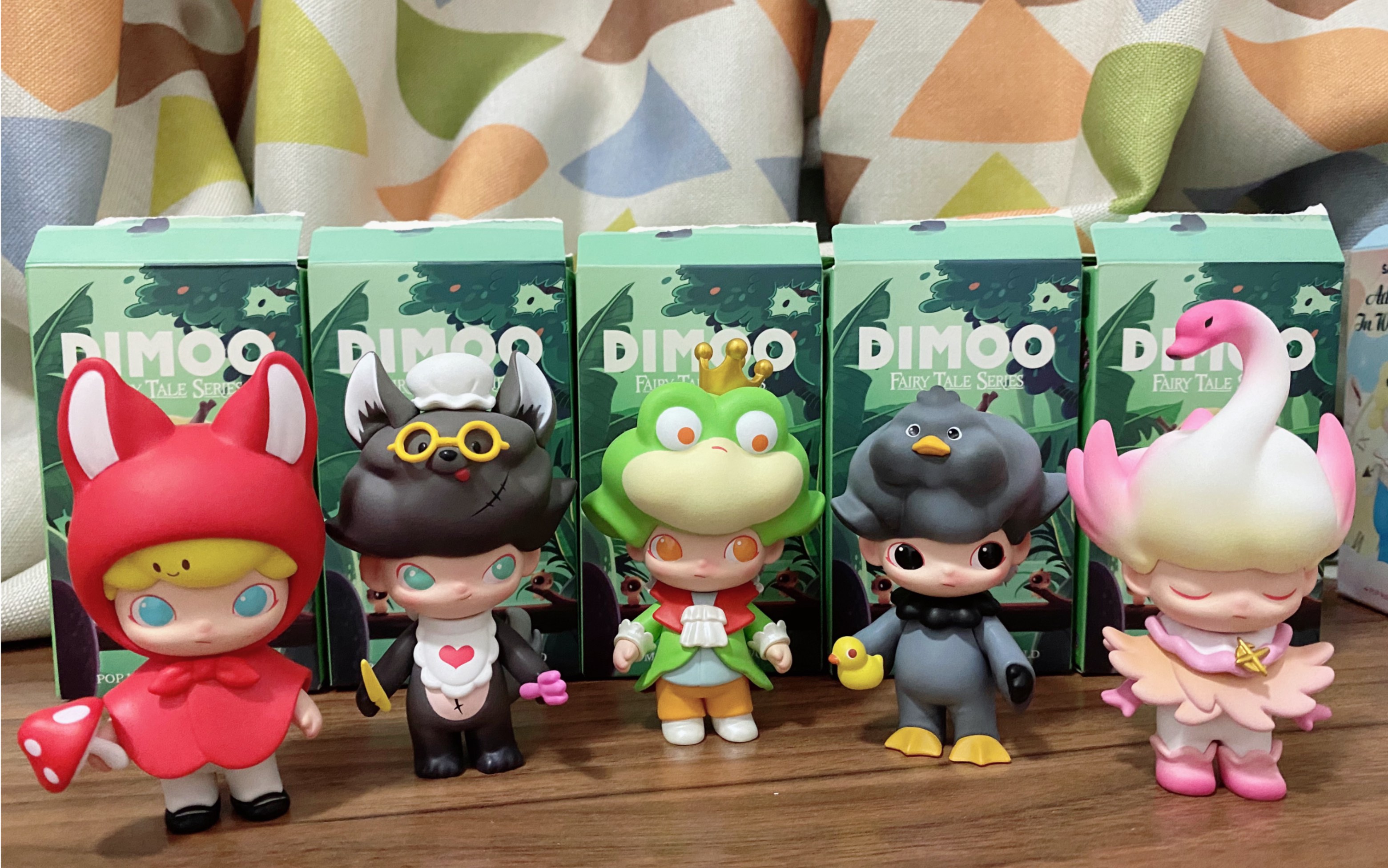 震惊乱入一只粉红爱情鸟的dimoo童话拆盒视频