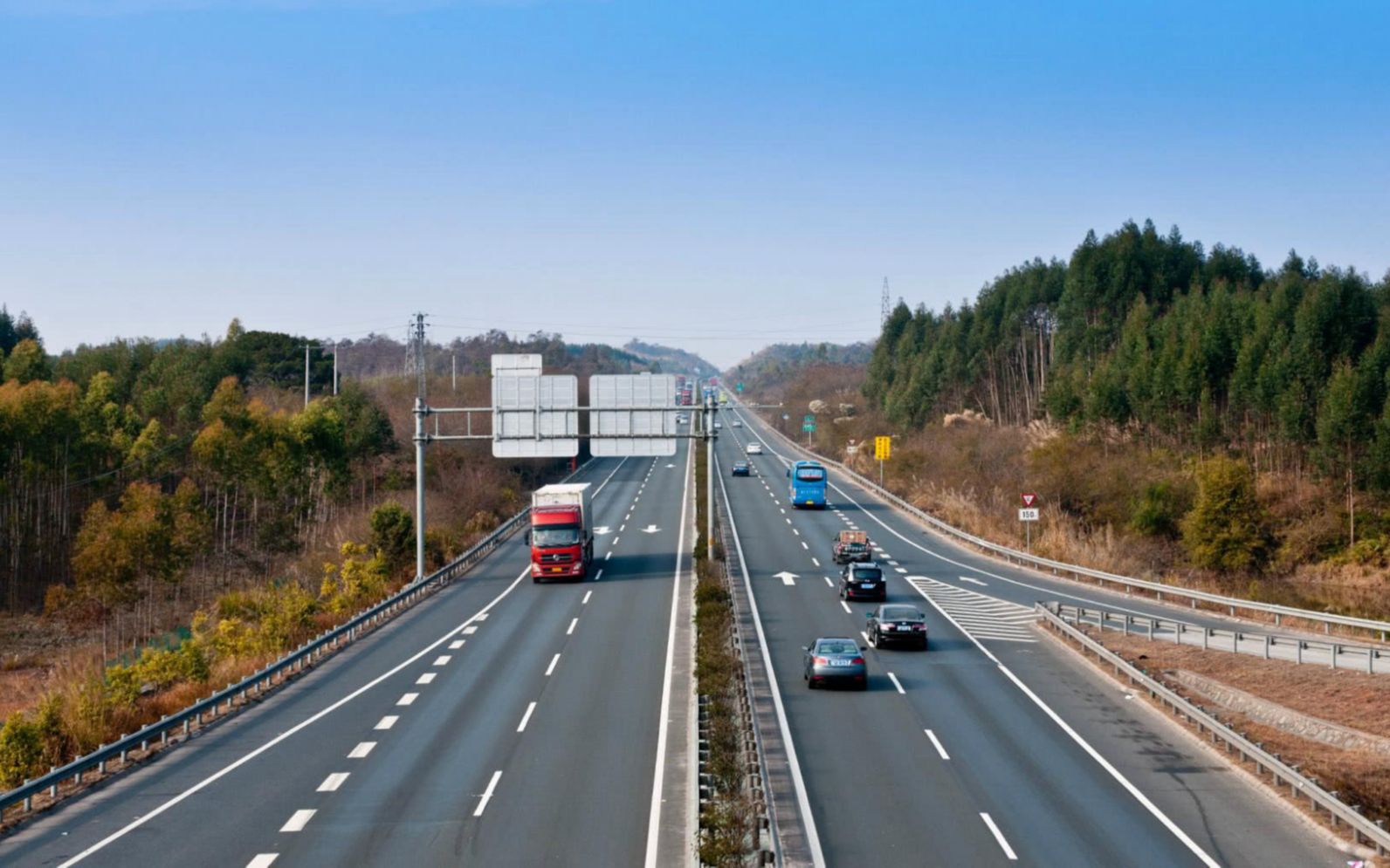 经常跑高速,路边这4种指示牌很重要,不清楚可能有危险!