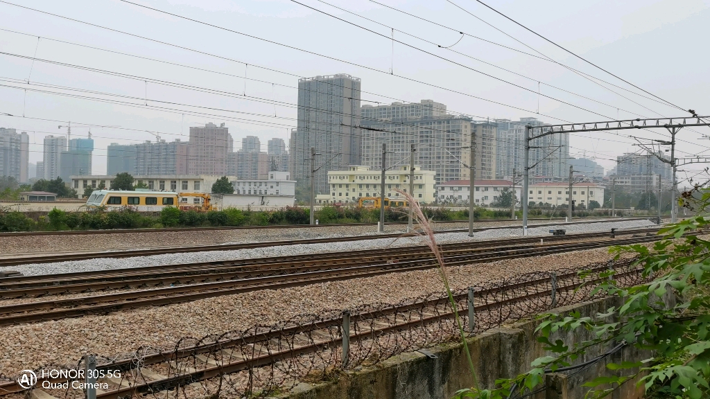 crh380a2687担当南宁东-上海虹桥g1502次出永州站,穿过永州工务段