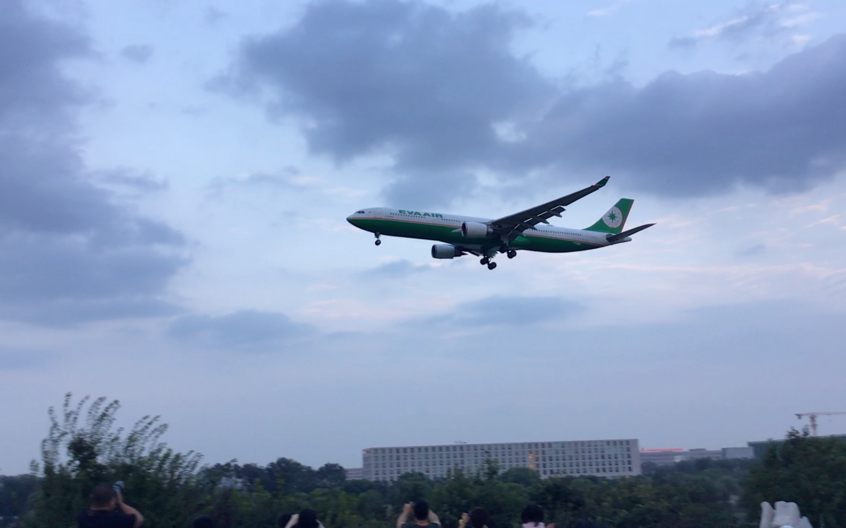 【八卦台拍机】eva a330-300降落36r跑道