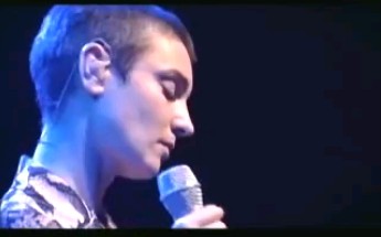 [图]Sinéad O'Connor --Nothing Compares 2 U（都柏林 live 2002）