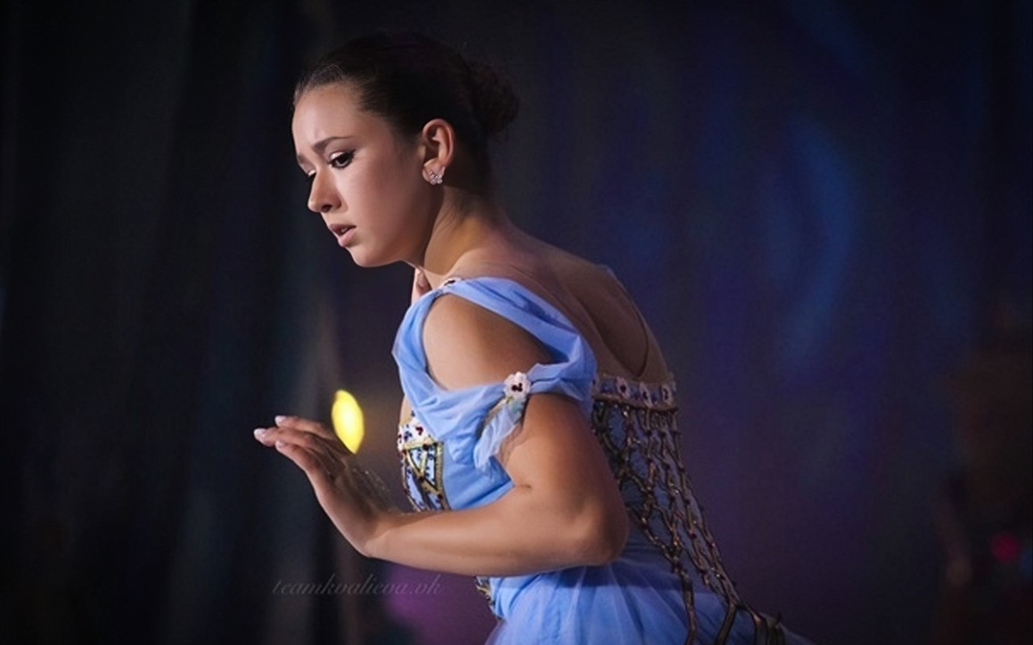 卡米拉·瓦利耶娃【k宝】在《睡美人》冰演中扮演莱娅公主