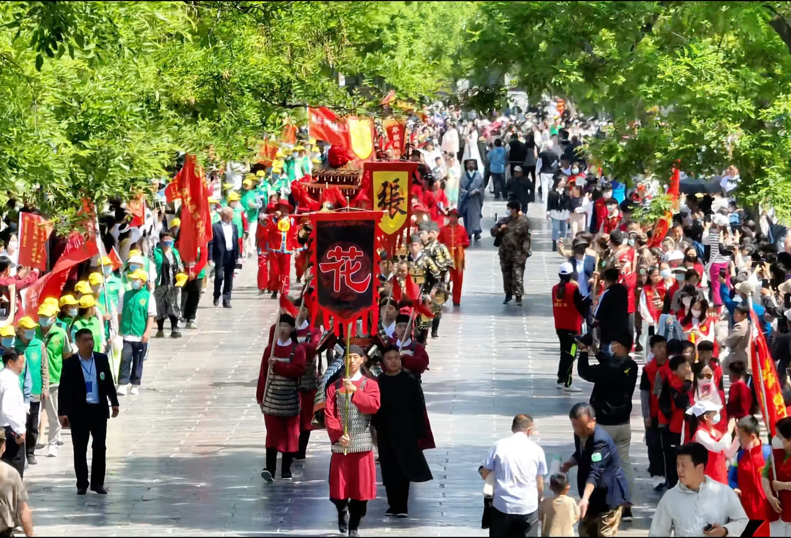 2024商丘古城华服霓裳文化周,5月1日至5日,快来参与一场穿越时空的文化盛宴吧!华服巡游丨情景演出丨NPC互动丨民俗杂技丨摊位游戏丨古玩市集#五...