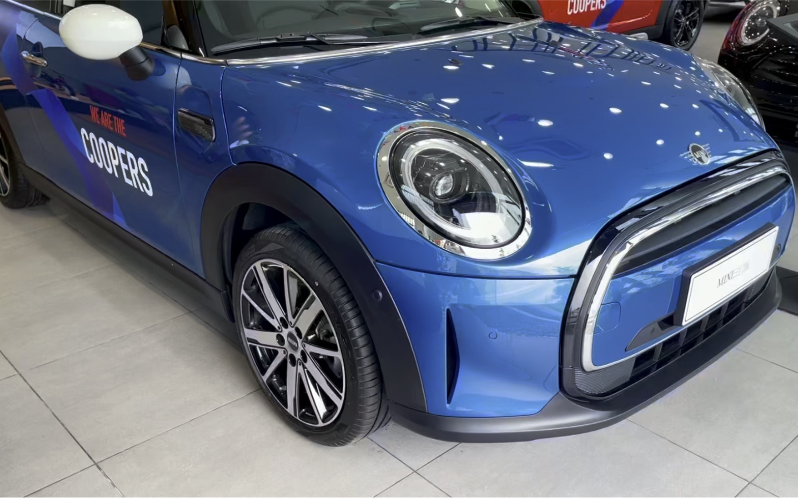 mini cooper 三门版,白顶现车到店_哔哩哔哩_bilibili