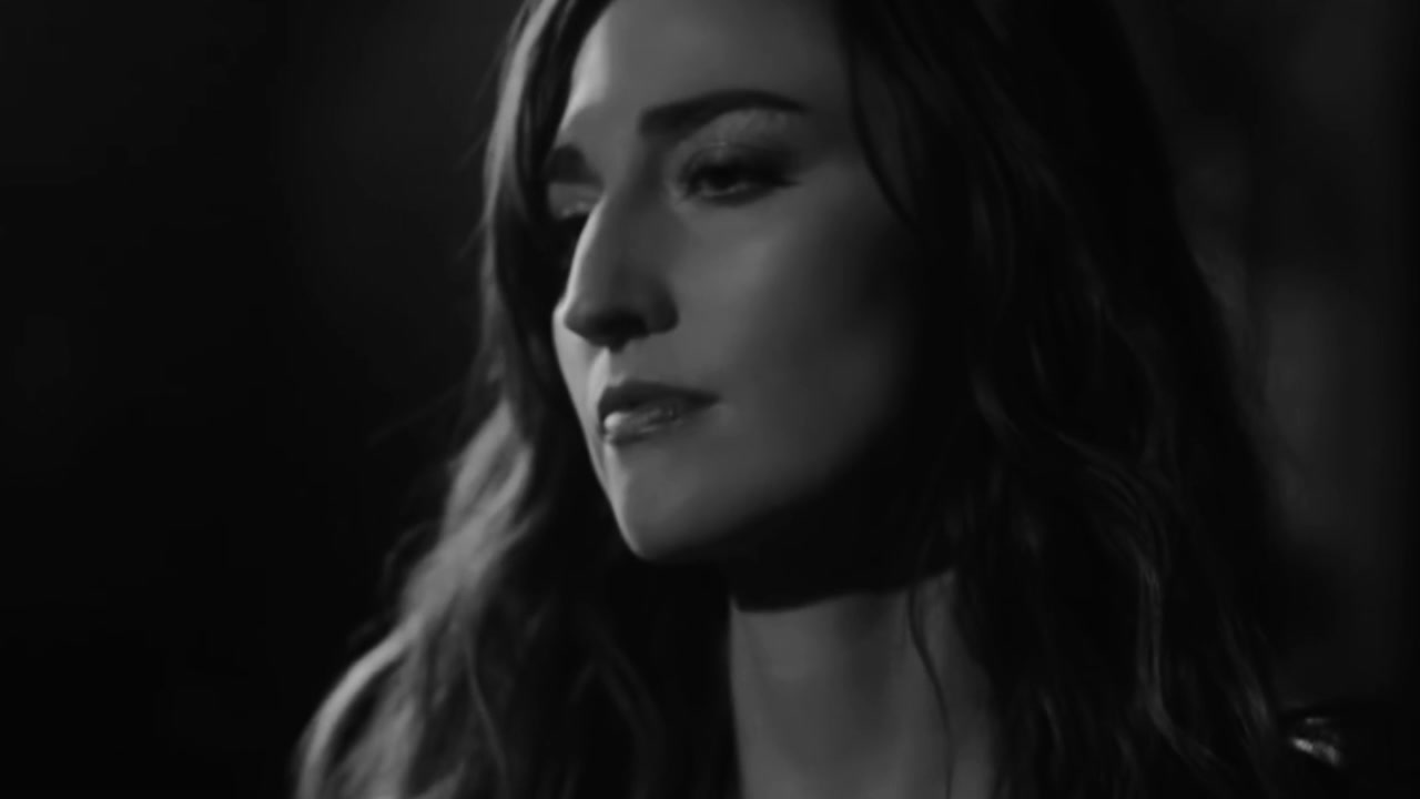 [图]【中字】Sara Bareilles 莎拉·芭瑞黎丝 - She Used To Be Mine 她曾是那已逝去的我 - 中英字幕MV