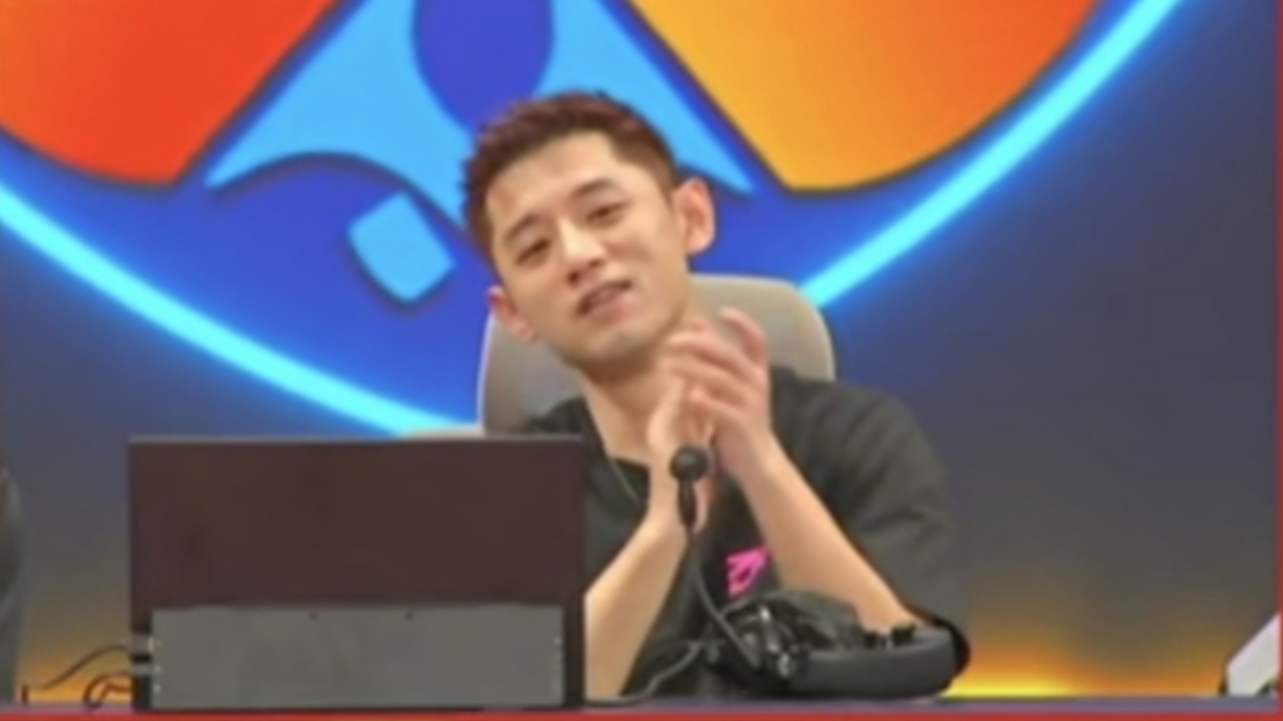 张继科20261001直播：张继科解说张继科杯半决赛，宁波水上液压队对绮丽日化队，打到后面观众吵起来了23333333这是真球迷