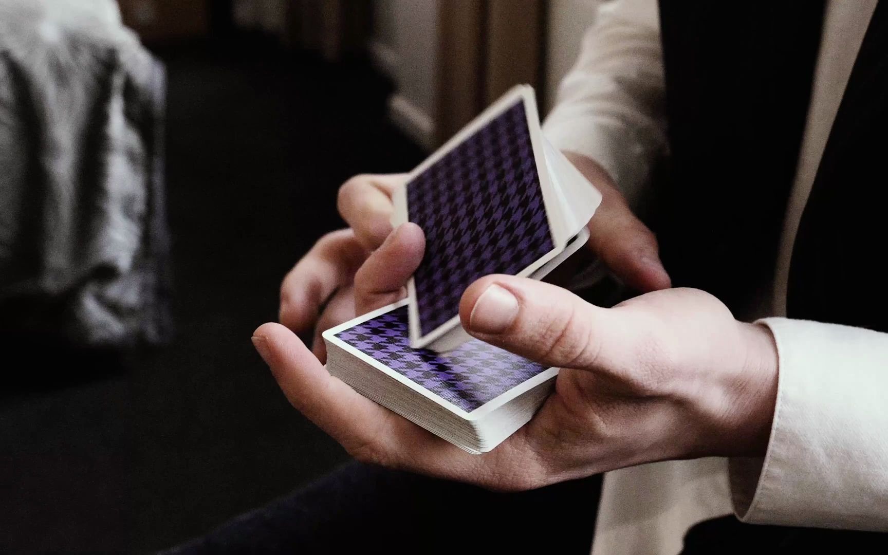 anyone:最新花切大片【tobias levin cardistry】帅爆了!