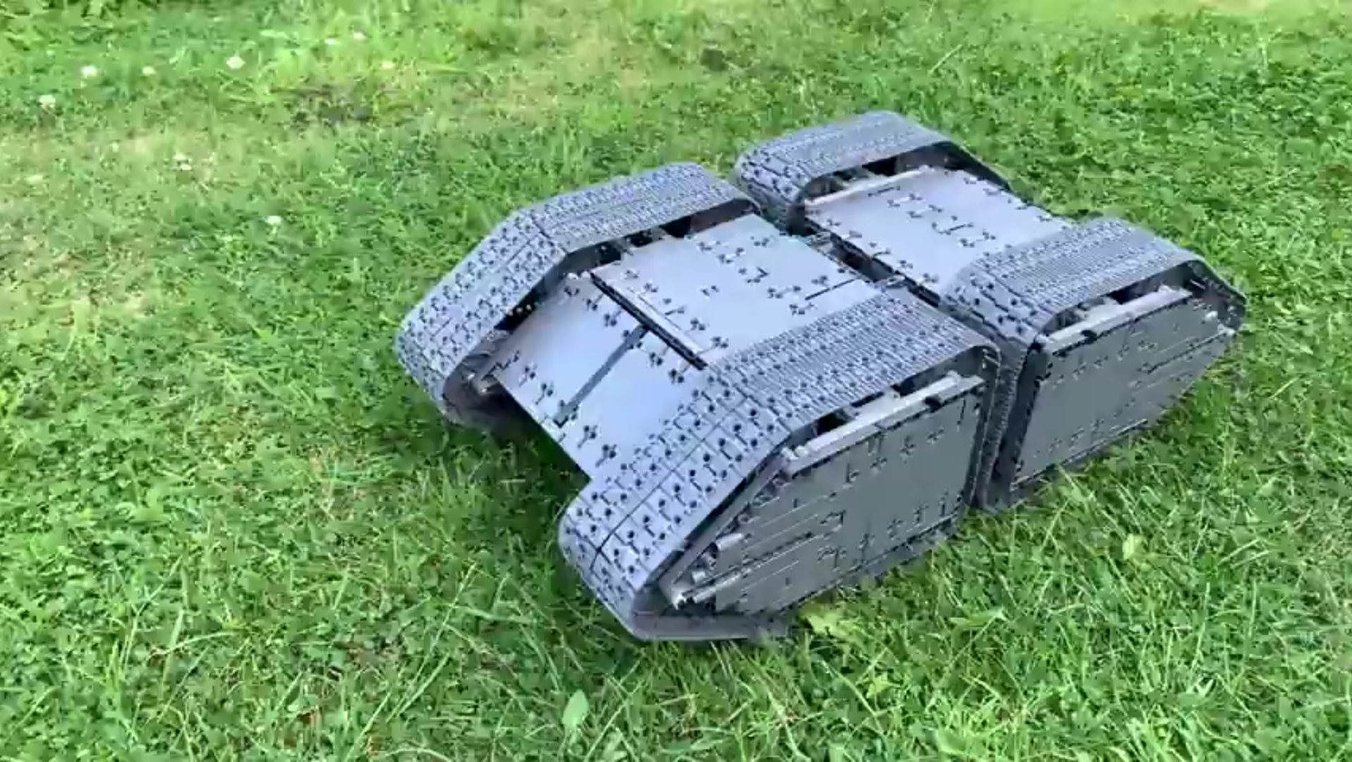 乐高遥控履带式攀爬车