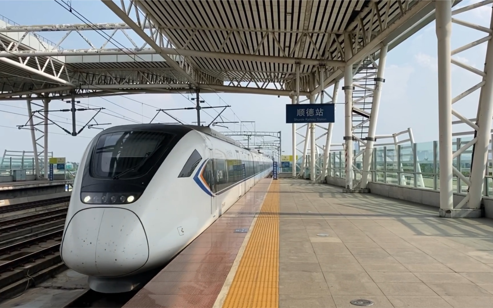 【中国铁道】大地铁 crh6a 广珠城际 顺德站进站