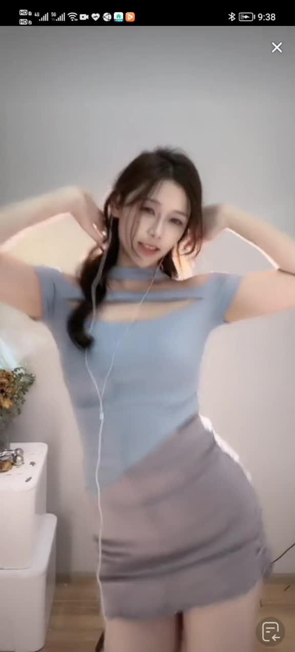 跟着节奏嗨起来#极品身材#动感扭胯舞#小蛮腰扭起来#这谁顶得住啊