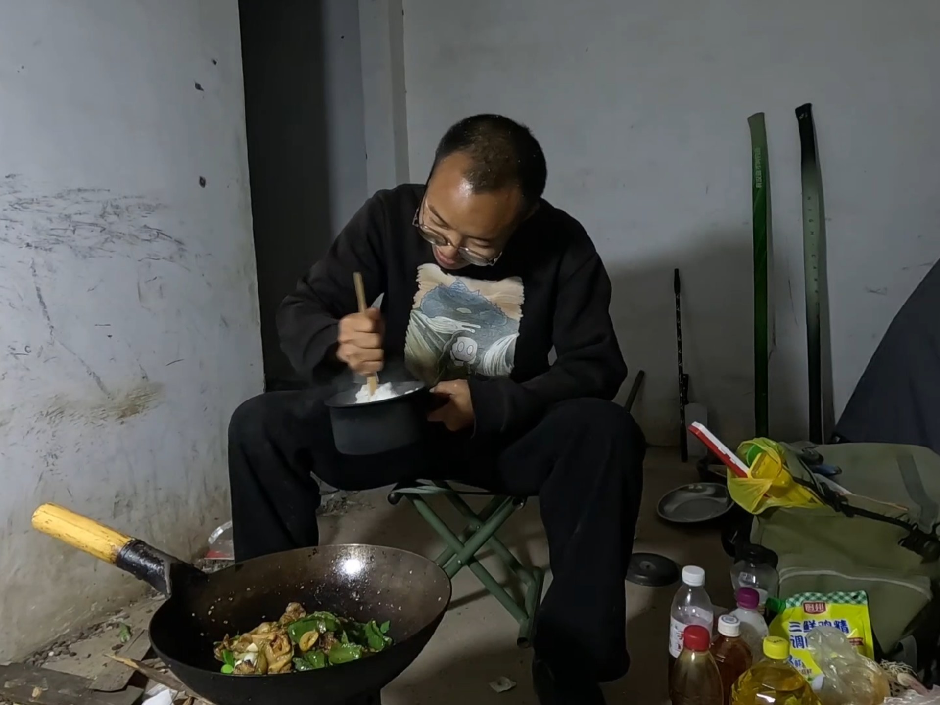 今天入住江边废弃房,又可以搞巨物了-老黄游钓中国-老黄游钓中国-哔哩哔哩视频