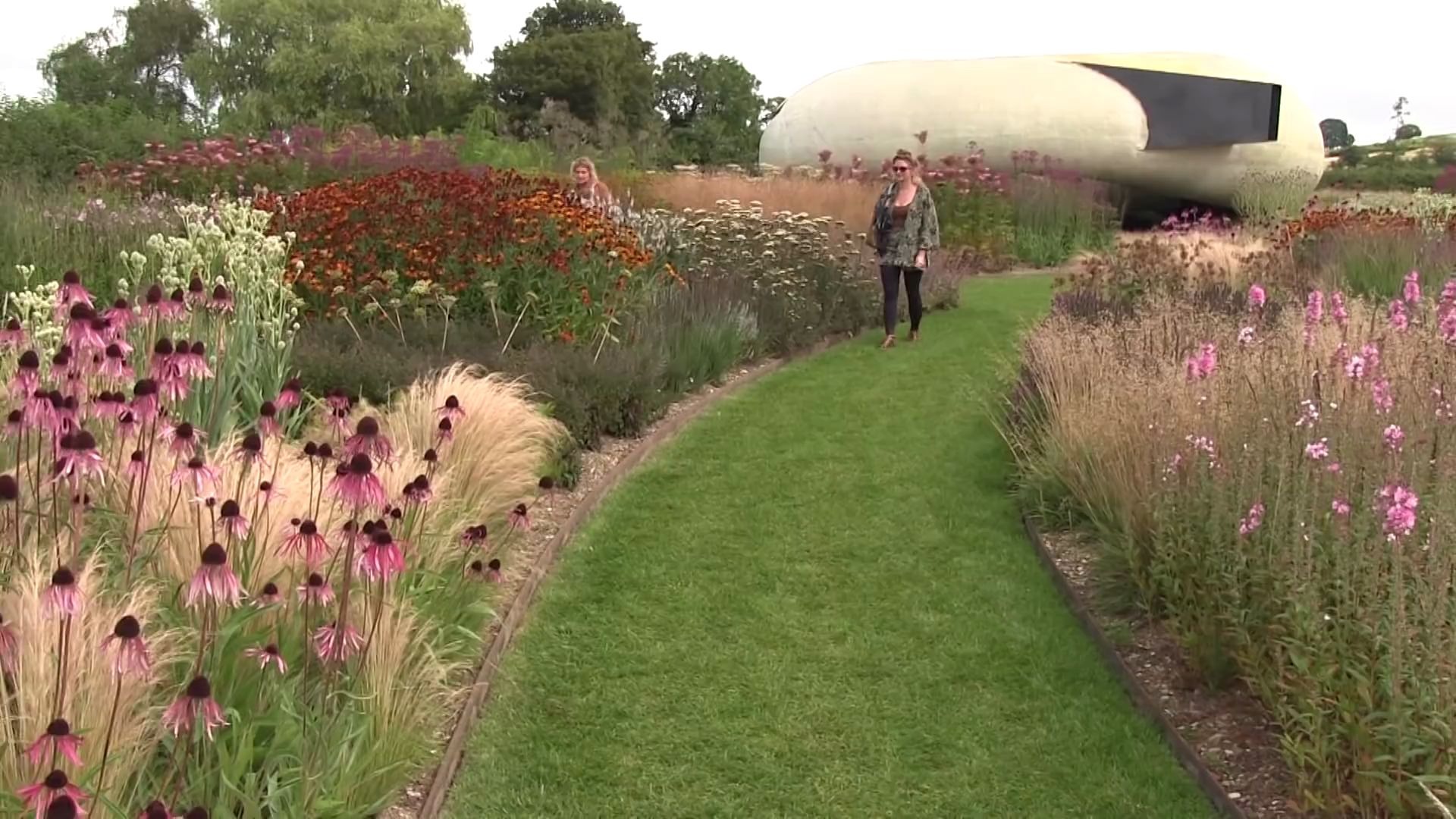 [图]【自然花园】色彩的魅力和生命的力量 Oudolf Field perennial meadow Bruton Somerset Aug