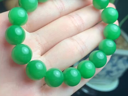 和田玉碧玉阳绿手串手链 俄碧老料 品相完美 无黑点无裂油润的阳绿色