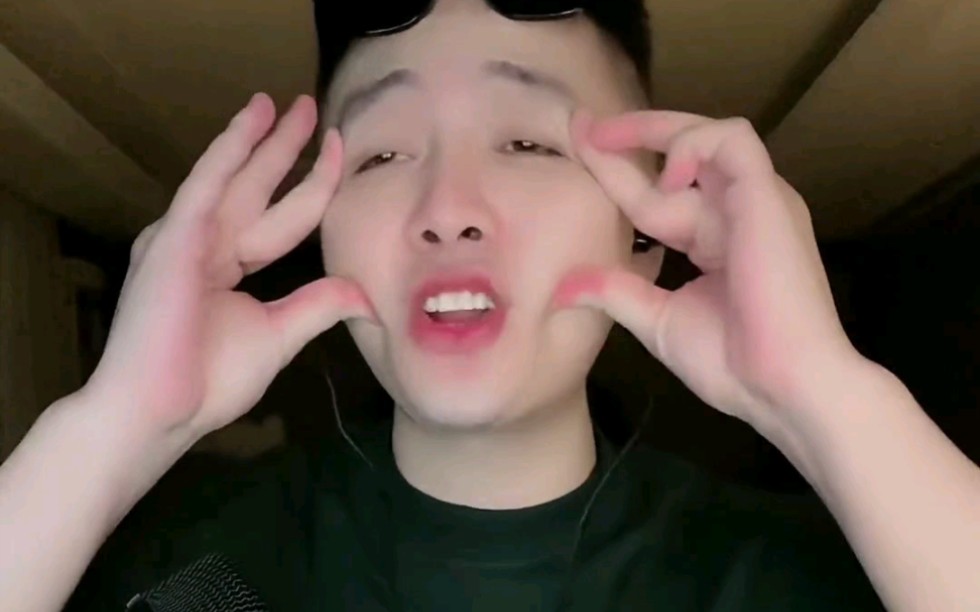 大哥远故事会《爱妃吵架挨扎事件》