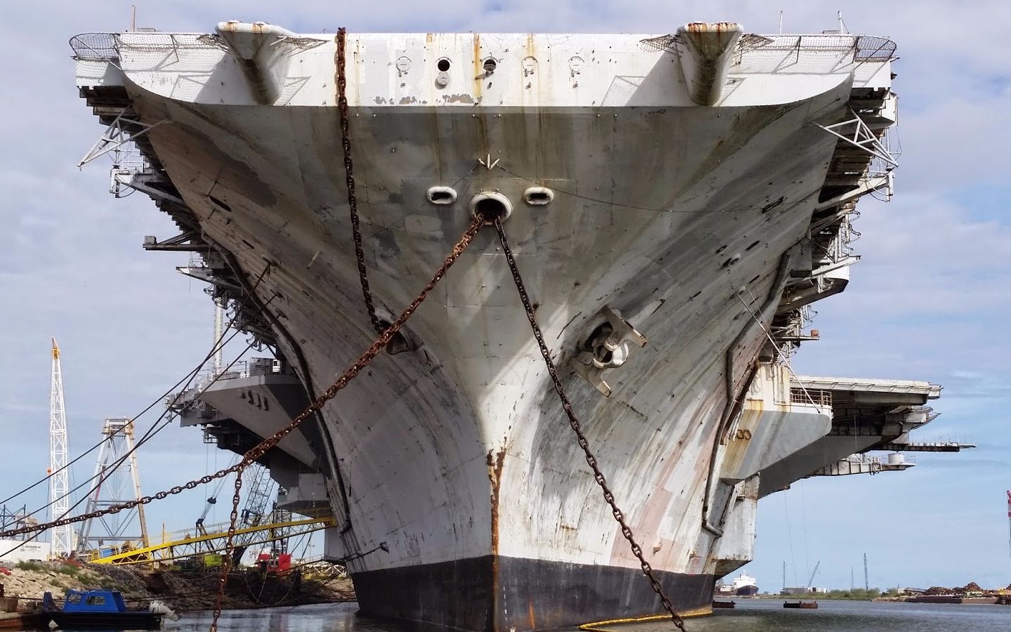 美军10万吨航母废弃闲置,反应堆发生泄漏,想让中国船厂施工拆解