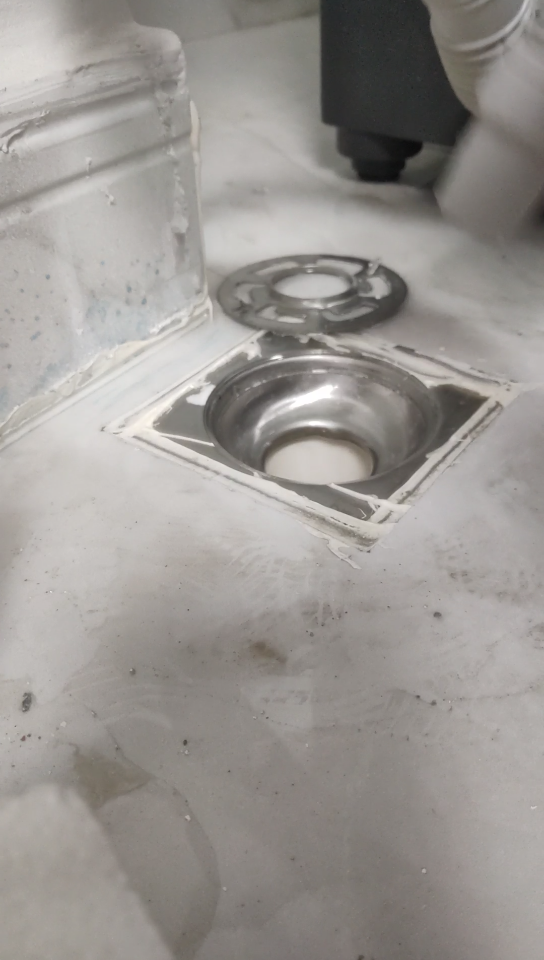 装修的时候水泥堵住下水管了怎么办草酸说别怕有我在放着让我来