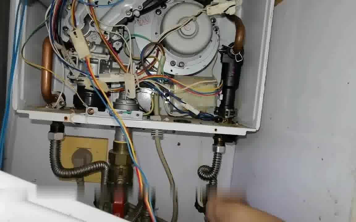 法罗力热水器灯闪【24小时服务】